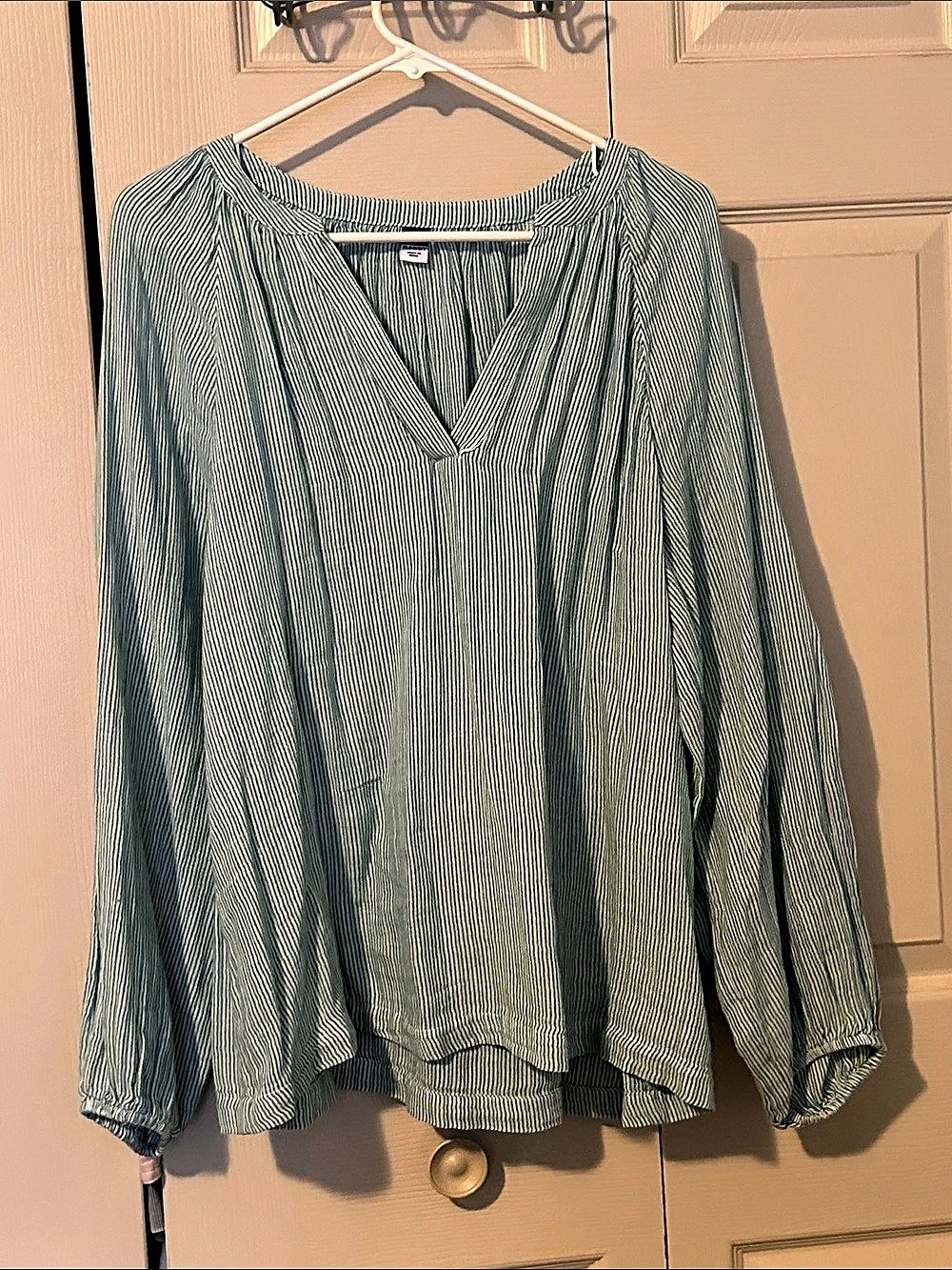 Old Navy Striped V-Neck Blouse in Green & White Size Large
